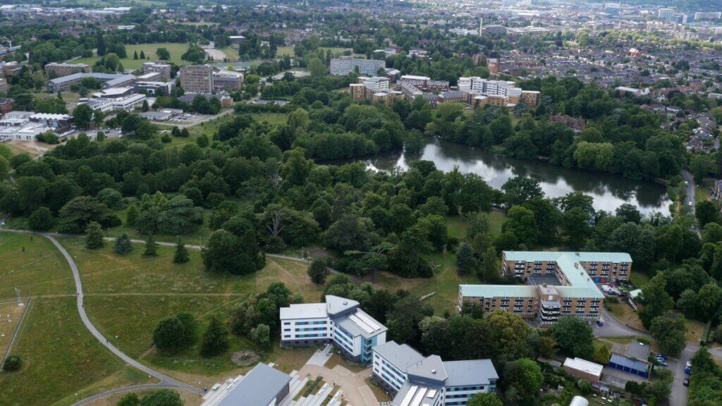 英国商学院 - 雷丁大学亨利商学院