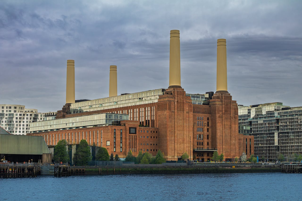 Battersea Power Station London skyline — IREIS Properties UK property investment guide for Taiwanese and overseas Chinese buyers